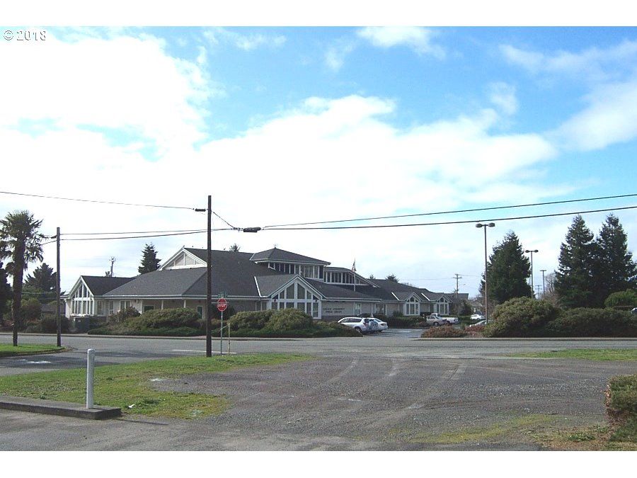 408 Alder St, Brookings, OR 97415